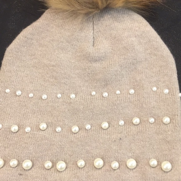 Pompom hats - Picture 8 of 8